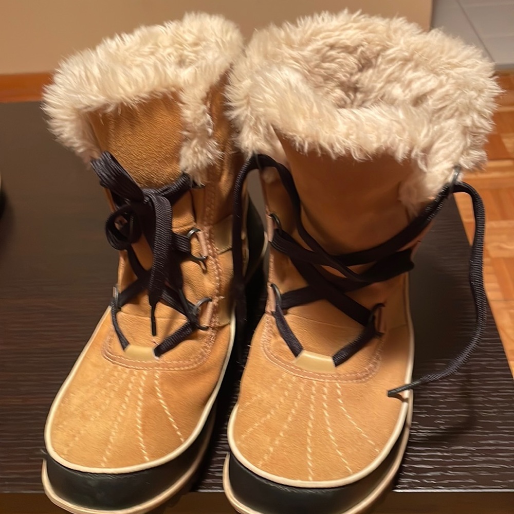 Sorel winter boots suede and black leather